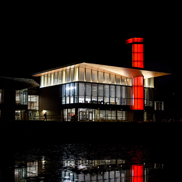 !Exterior of Lakeside Residence Hall