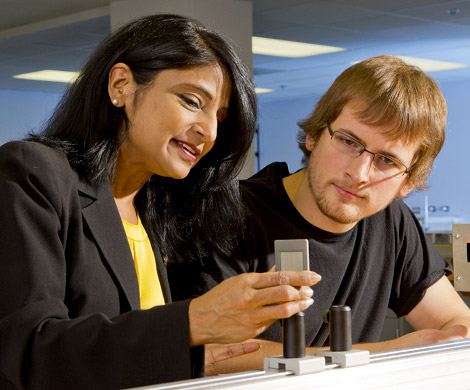 Dr. Kirtley works with student on physics project