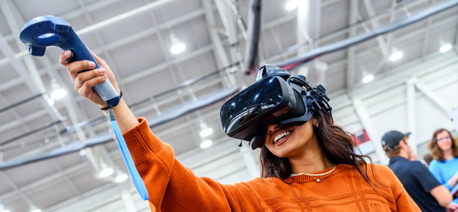 A student uses a virtual reality headset. 